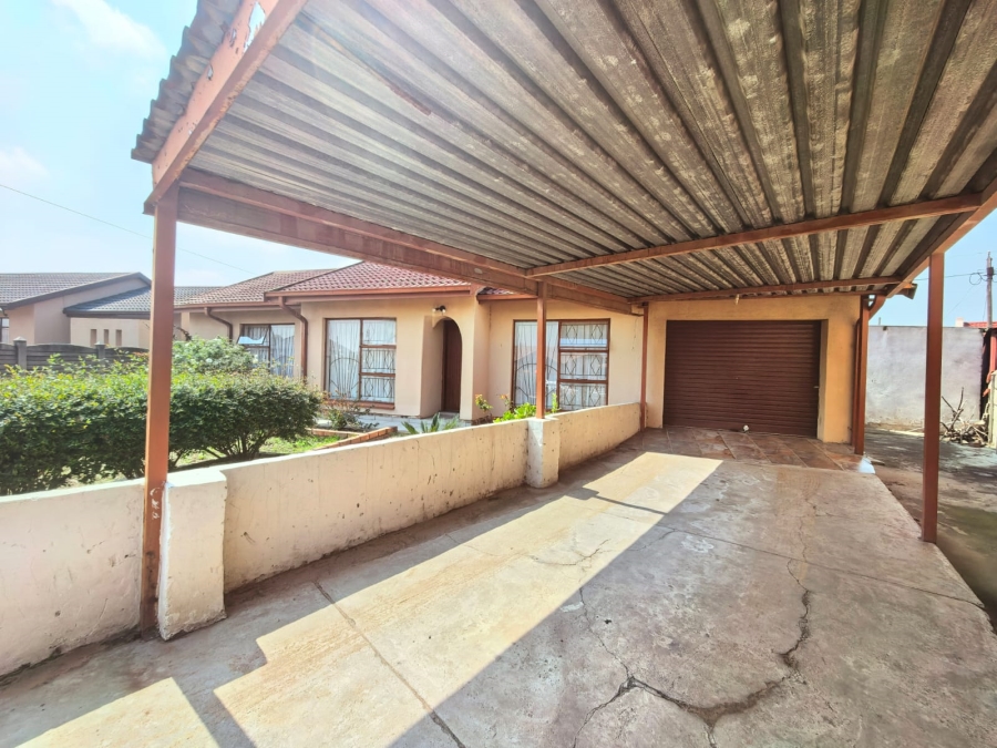 3 Bedroom Property for Sale in Zamdela Free State
